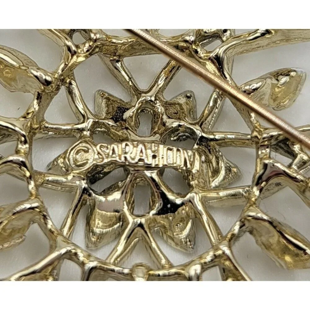 Vintage Signed Sarah Coventry Flower Brooch Gold Tone Mandala Design‎ Floral Pin